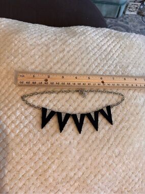 Fun funky 90’s black and silver necklace